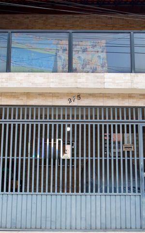 Casa à venda com 286m², 4 quartos e 2 vagas Casa à venda com 286m², 4 quartos e 2 vagasFachada