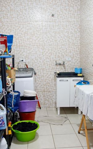 Casa à venda com 286m², 4 quartos e 2 vagas Casa à venda com 286m², 4 quartos e 2 vagasLavanderia