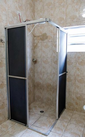 Casa à venda com 286m², 4 quartos e 2 vagas Casa à venda com 286m², 4 quartos e 2 vagasBanheiro