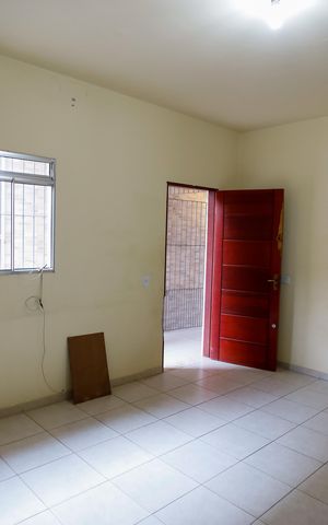 Casa à venda com 286m², 4 quartos e 2 vagas Casa à venda com 286m², 4 quartos e 2 vagasSala