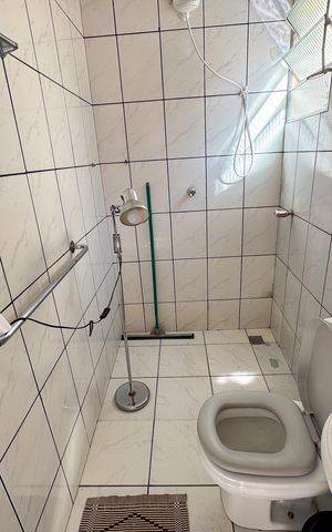 Casa à venda com 80m², 3 quartos e 5 vagas Casa à venda com 80m², 3 quartos e 5 vagasBanheiro