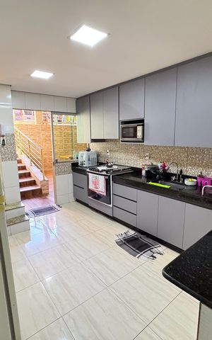Casa à venda com 80m², 3 quartos e 5 vagas Casa à venda com 80m², 3 quartos e 5 vagasSala/Cozinha