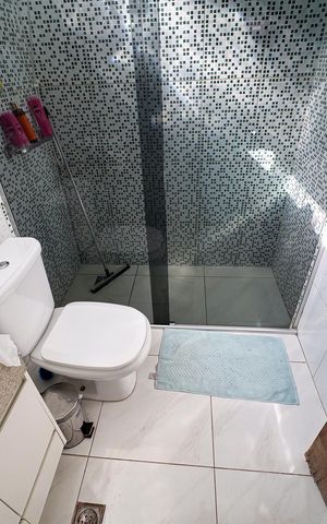 Casa à venda com 80m², 3 quartos e 5 vagas Casa à venda com 80m², 3 quartos e 5 vagasBanheiro