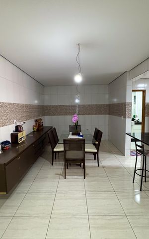 Casa à venda com 80m², 3 quartos e 5 vagas Casa à venda com 80m², 3 quartos e 5 vagasSala/Cozinha