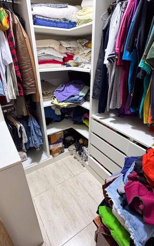 Casa à venda com 80m², 3 quartos e 5 vagas Casa à venda com 80m², 3 quartos e 5 vagasCloset