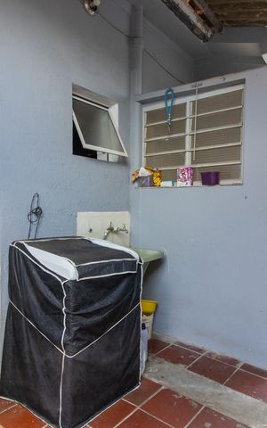 Casa à venda com 250m², 3 quartos e 2 vagas Casa à venda com 250m², 3 quartos e 2 vagasÁrea de Serviço
