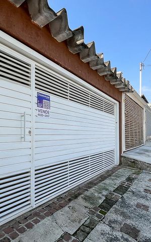 Casa à venda com 162m², 3 quartos e 3 vagasFachada + plaquinha