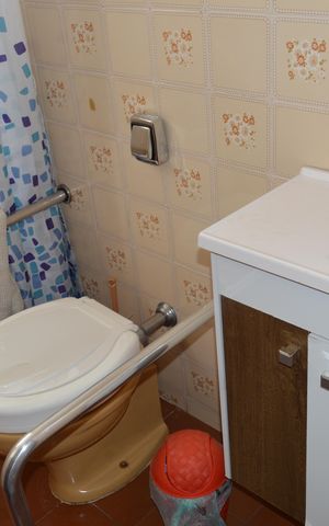 Casa à venda com 150m², 4 quartos e 2 vagasBanheiro inferior