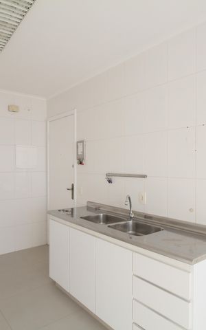 Apartamento para alugar com 74m², 2 quartos e 2 vagasCozinha