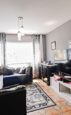 Casa à venda com 134m², 3 quartos e 2 vagas Casa à venda com 134m², 3 quartos e 2 vagasSala