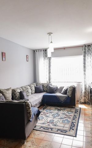 Casa à venda com 134m², 3 quartos e 2 vagas Casa à venda com 134m², 3 quartos e 2 vagasSala