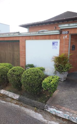 Casa de condomínio à venda com 380m², 6 quartos e 6 vagasFachada