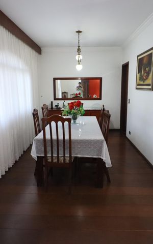 Casa de condomínio à venda com 380m², 6 quartos e 6 vagasSala