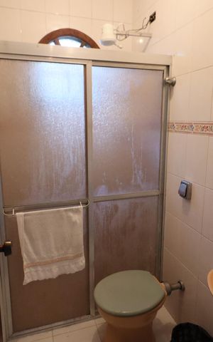 Casa de condomínio à venda com 380m², 6 quartos e 6 vagasBanheiro de serviço