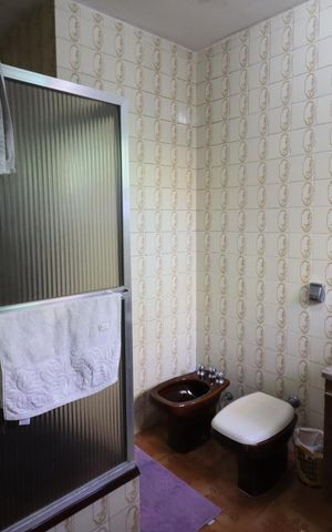 Casa de condomínio à venda com 380m², 6 quartos e 6 vagasBanheiro da Suíte 