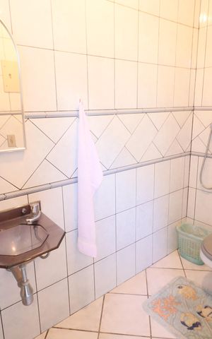 Casa de condomínio à venda com 380m², 6 quartos e 6 vagasBanheiro da piscina