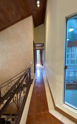 Casa à venda com 317m², 4 quartos e 3 vagasCasa 1 - Corredor superior