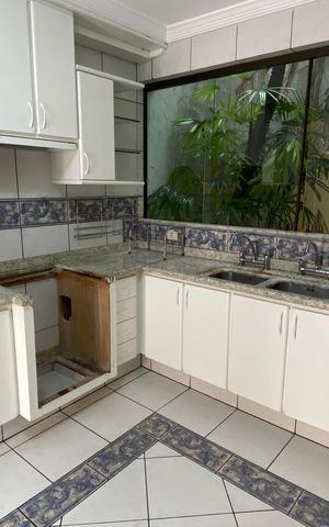 Casa à venda com 317m², 4 quartos e 3 vagasCasa 1 - Cozinha
