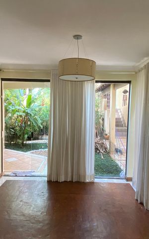Casa à venda com 317m², 4 quartos e 3 vagasCasa 1 - Sala
