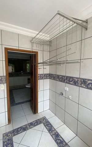 Casa à venda com 317m², 4 quartos e 3 vagasCasa 1 - Área de Serviço