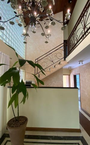 Casa à venda com 317m², 4 quartos e 3 vagasCasa 1 - Sala
