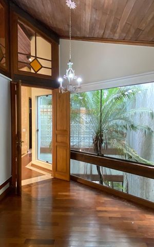 Casa à venda com 317m², 4 quartos e 3 vagasCasa 1 - Quarto