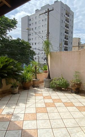 Casa à venda com 317m², 4 quartos e 3 vagasCasa 1 - Varanda da Sala