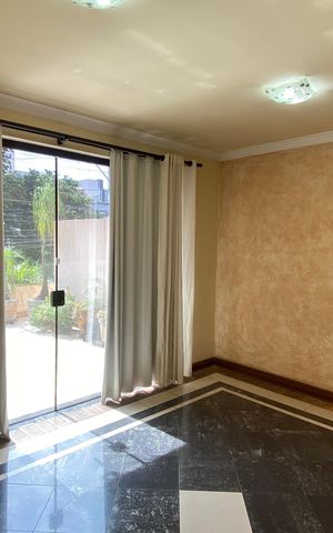 Casa à venda com 317m², 4 quartos e 3 vagasCasa 1 - Sala