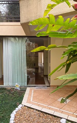 Casa à venda com 317m², 4 quartos e 3 vagasCasa 1 - 