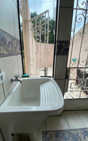 Casa à venda com 317m², 4 quartos e 3 vagasCasa 1 - Área de Serviço