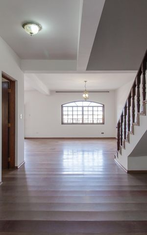 Casa para alugar com 440m², 7 quartos e 4 vagas Casa para alugar com 440m², 7 quartos e 4 vagasSala