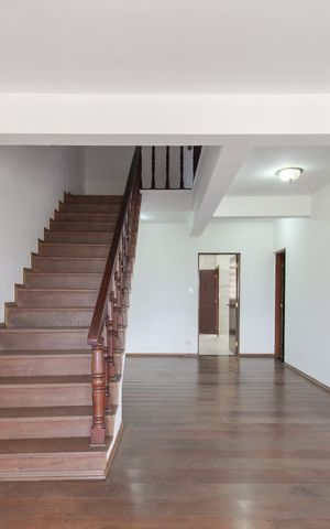 Casa para alugar com 440m², 7 quartos e 4 vagas Casa para alugar com 440m², 7 quartos e 4 vagasSala