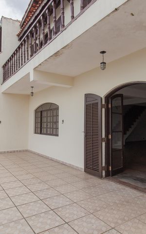 Casa para alugar com 440m², 7 quartos e 4 vagas Casa para alugar com 440m², 7 quartos e 4 vagasSacada Sala