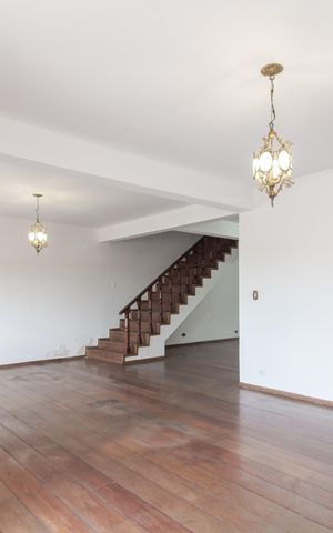Casa para alugar com 440m², 7 quartos e 4 vagas Casa para alugar com 440m², 7 quartos e 4 vagasSala
