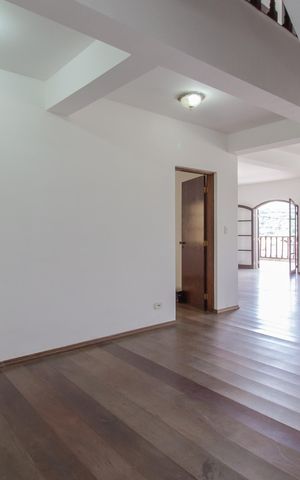 Casa para alugar com 440m², 7 quartos e 4 vagas Casa para alugar com 440m², 7 quartos e 4 vagasSala