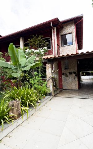 Casa à venda com 200m², 4 quartos e 4 vagasFachada