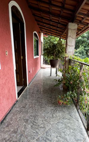 Casa à venda com 200m², 4 quartos e 4 vagasVaranda
