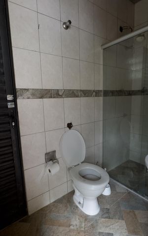 Casa à venda com 200m², 4 quartos e 4 vagasBanheiro de Serviço