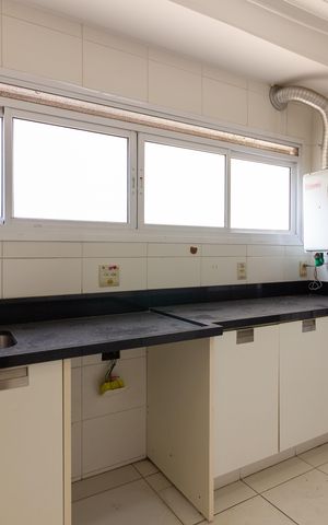 Apartamento à venda com 215m², 3 quartos e 4 vagas Apartamento à venda com 215m², 3 quartos e 4 vagasÁrea de Serviço