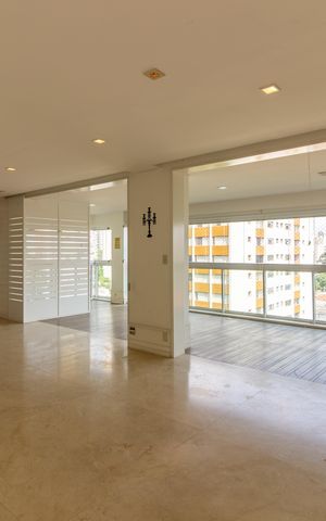 Apartamento à venda com 215m², 3 quartos e 4 vagas Apartamento à venda com 215m², 3 quartos e 4 vagasSala