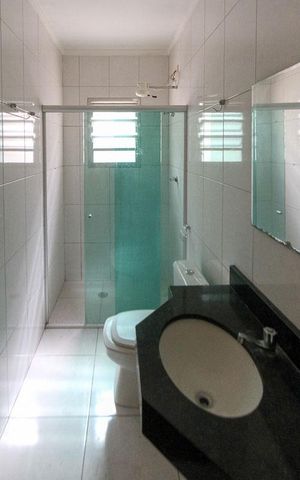 Casa para alugar com 65m², 2 quartos e 1 vaga Casa para alugar com 65m², 2 quartos e 1 vagaBanheiro