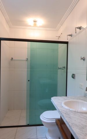 Casa à venda com 200m², 3 quartos e 3 vagasBanheiro da Suíte Master