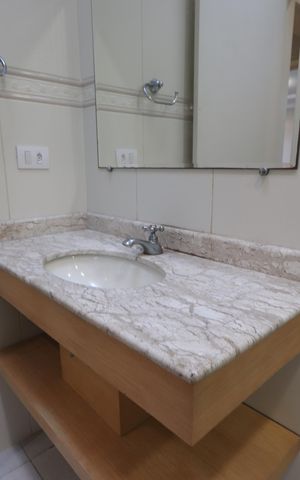 Casa à venda com 200m², 3 quartos e 3 vagasBanheiro da Suíte 2