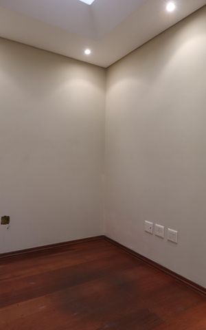 Casa à venda com 200m², 3 quartos e 3 vagasEscritório