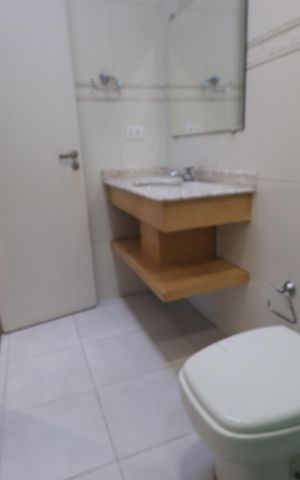 Casa à venda com 200m², 3 quartos e 3 vagasBanheiro da Suíte 2