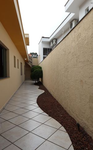 Casa à venda com 200m², 3 quartos e 3 vagasCorredor Lateral