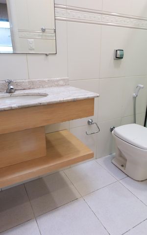 Casa à venda com 200m², 3 quartos e 3 vagasBanheiro da Suíte 2