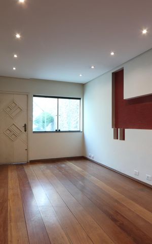Casa à venda com 200m², 3 quartos e 3 vagasSala