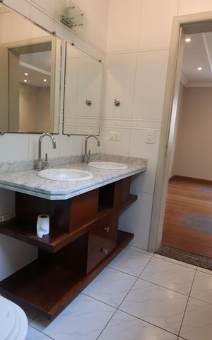 Casa à venda com 200m², 3 quartos e 3 vagasBanheiro da Suíte Master