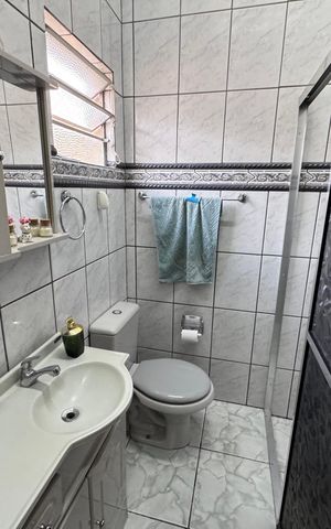 Casa à venda com 158m², 3 quartos e 1 vaga Casa à venda com 158m², 3 quartos e 1 vagaBanheiro Social